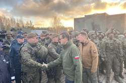 Прем'єр та міністр оборони Польщі приїхали на кордон з Білоруссю