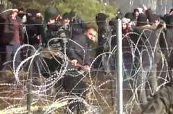 Білорусь зробила винною Польщу в міграційній кризі на кордоні