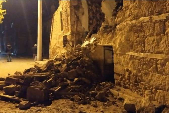 Турцию всколыхнуло сильное землетрясение (видео) 