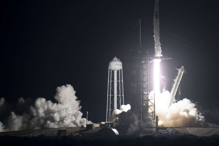 Миссия на полгода: SpaceX отправила астронавтов на Международную космическую станцию 