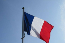 Франция обновила флаг: один из цветов стал другим 