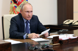 Путин официально разрешил продавать товары из ОРДЛО в России 