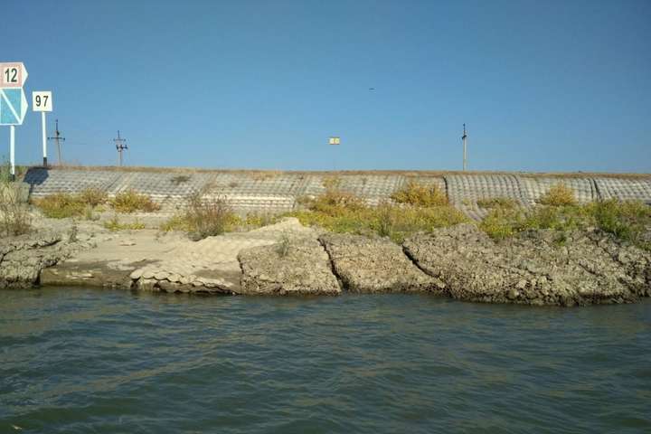 В Одеській області на Дунаї руйнується дамба (фото)