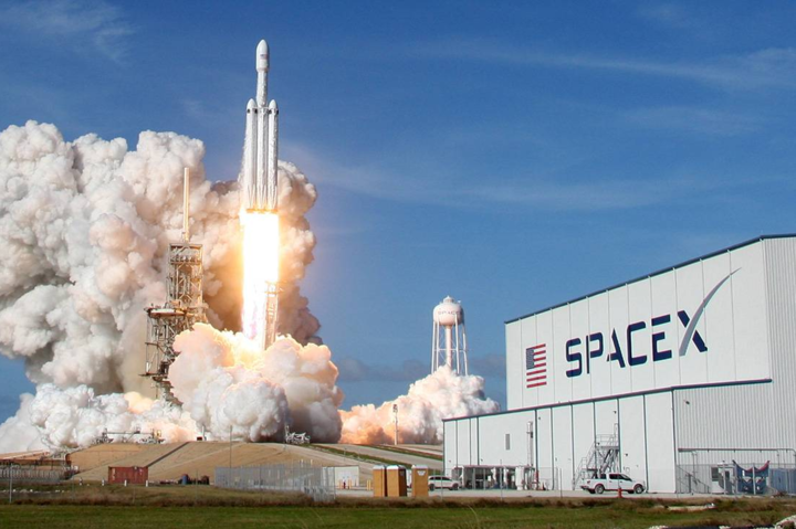 SpaceX анонсировала серию запусков на декабрь: не менее пяти до конца года 