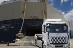  Корейський вантажний автомобіль вступає на австралійську землю 