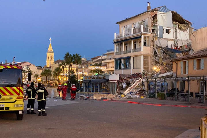Во Франции в результате взрыва обрушился жилой дом: под завалами люди (видео) 