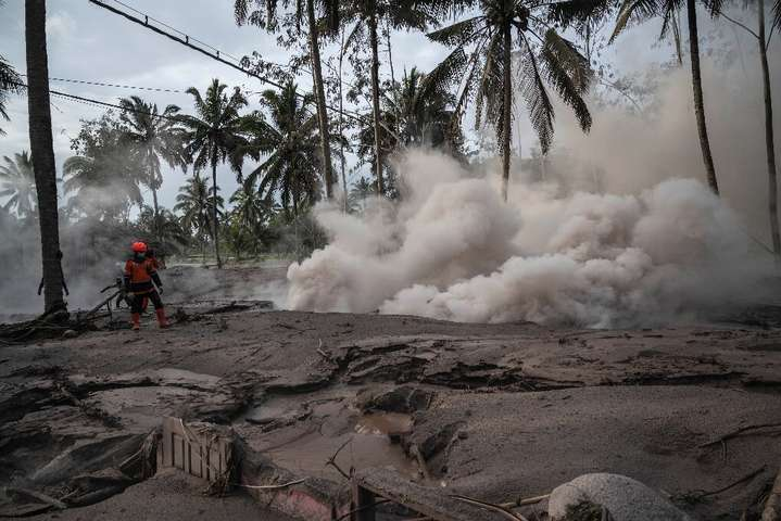 Извержение вулкана в Индонезии уже унесло жизни 34 человек 
