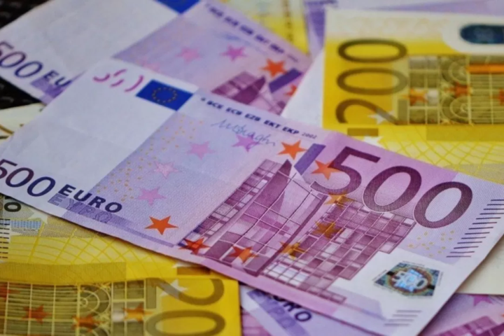 Банкноты евро обновят: когда изменится вид валюты 