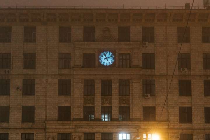 На будівлі в центрі Києва «заспіває» відреставрований годинник