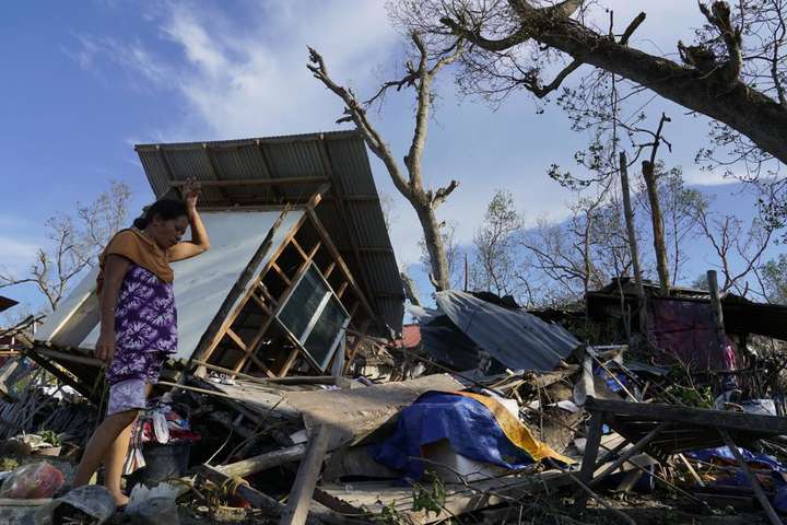 На Філіппінах від урагану загинули десятки людей, сотні тисяч евакуйовані (фото, відео)