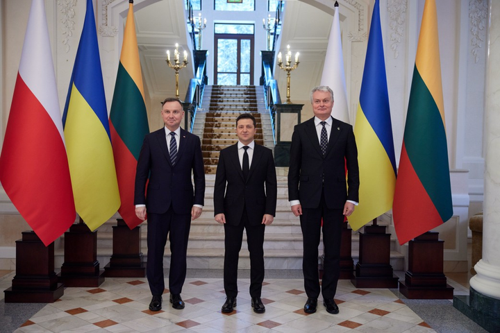 Президенты Польши и Литвы приехали в Карпаты к Зеленскому (фото)