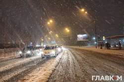 Транспортний колапс у Києві: столицю паралізувала негода (фото, відео)