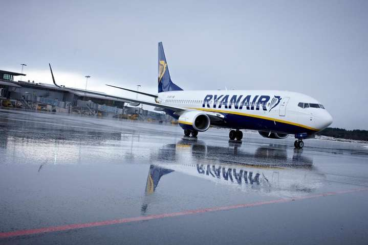 Лоукостер Ryanair отменил 17 авиарейсов из Украины (список) 