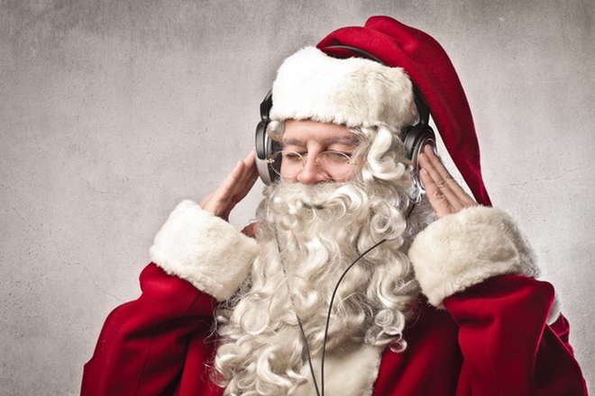 Учені розповіли про негативний вплив новорічних пісень на психіку