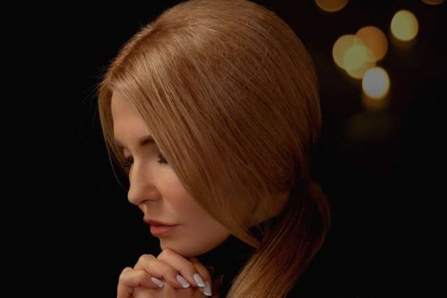 Тимошенко показала, як молиться у Святвечір (фото)