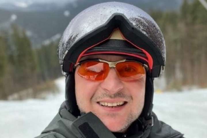 Зеленський на лижах привітав українців із Різдвом