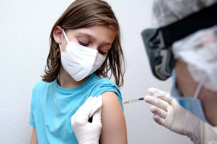 Несовершеннолетние смогут получить тысячу за вакцинацию: Зеленский дал поручение правительству 