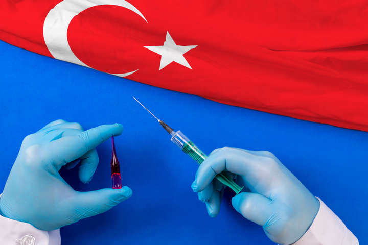 Туреччина вводить платну вакцинацію туристів: скільки коштуватиме щеплення