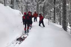Спасатели спустили с горы Пип Иван травмированного туриста из Польши (видео)