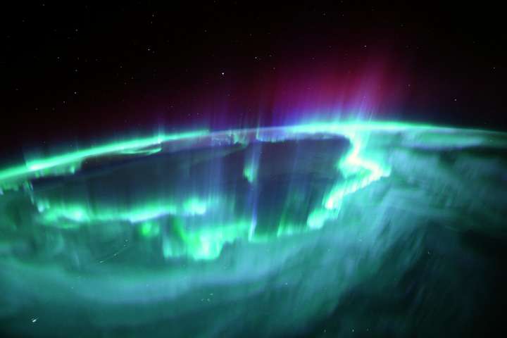 Астронавт показал впечатляющие кадры полярного сияния из космоса (видео)