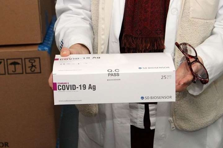 Украина получила 2 млн экспресс-тестов на коронавирус 