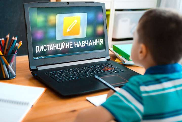 Школы Киева нужно переводить на дистанционное обучение