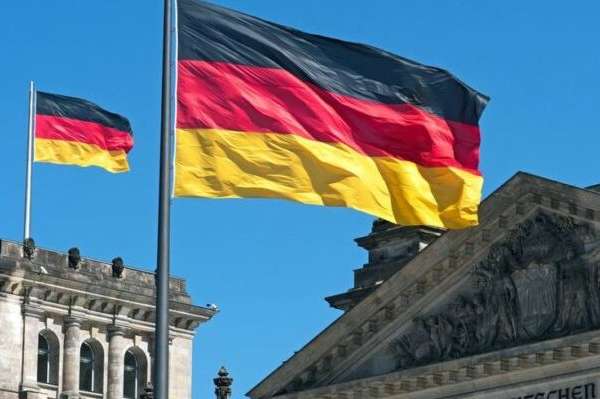 Німеччина заперечила підготовку евакуації родин дипломатів з України