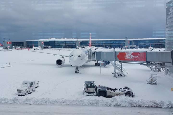 Туреччину засипало снігом: авіарейси до Львова та Харкова скасовані