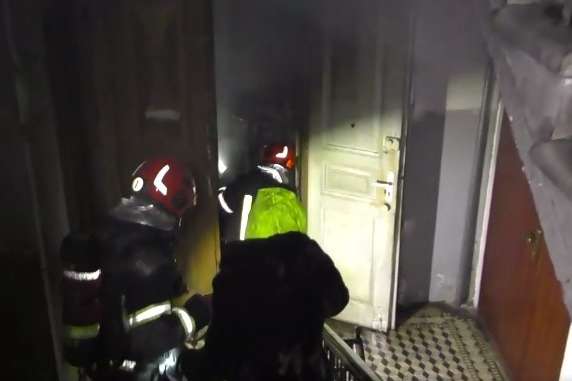 У Львові під час пожежі вогнеборці врятували сімох людей (відео)