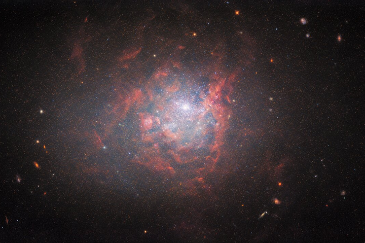 Телескоп Hubble сфотографировал «космического чудака»