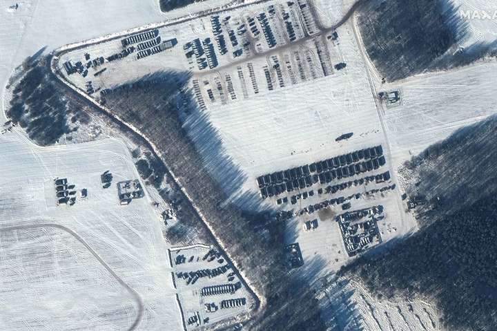 З'явилися нові супутникові знімки російських військ біля кордону України