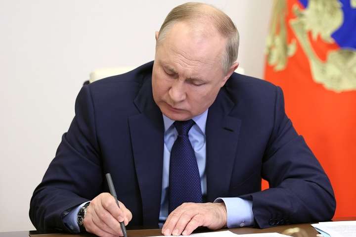 Кремль перешел в режим «переписки»