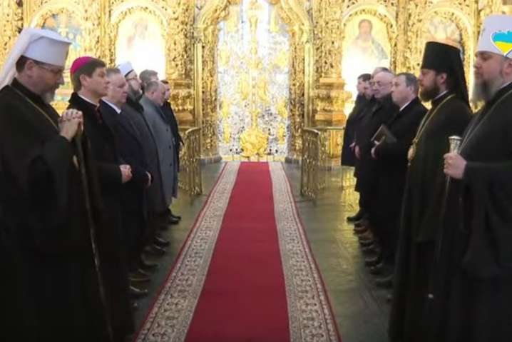 Митрополит Онуфрий проигнорировал общий молебен в защиту Украины (фото)