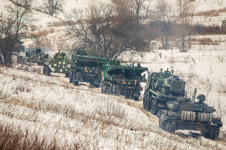 Россия продолжает военное наращивание вокруг Украины – Столтенберг