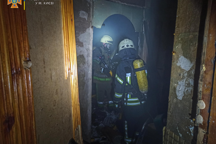 У Києві під час пожежі у квартирі загинув чоловік 