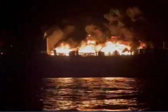 Біля берегів Греції спалахнув круїзний лайнер: на борту було 288 людей (відео)