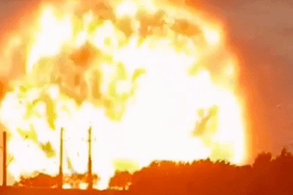Черговий вибух у Луганську: горіла газова АЗС (відео)