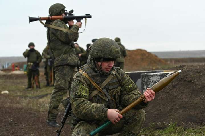 Бойовики обстріляли з важкої зброї свої позиції на Донбасі