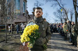 У Києві вшанували пам'ять Героїв Небесної Сотні: зворушливі фото