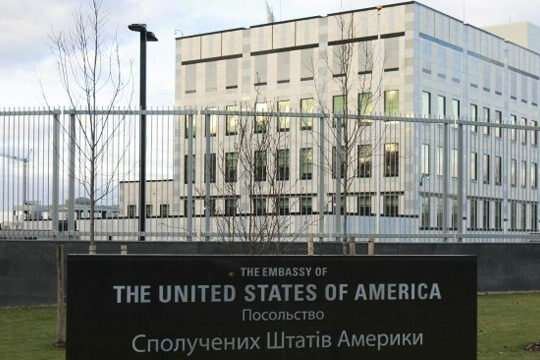 США закликали своїх дипломатів виїхати з України до Польщі