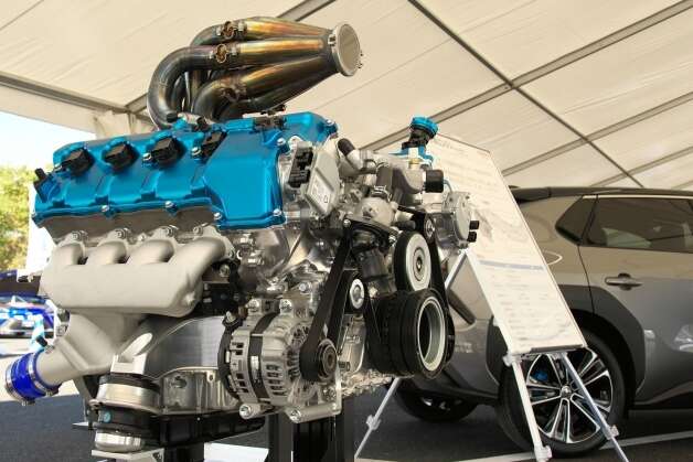 <p>Двигун для автомобіля Lexus зможе використати водень</p>