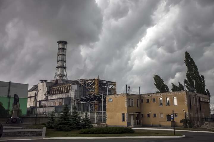 Російські окупаційні сили намагаються захопити Чорнобильську АЕС – Зеленський