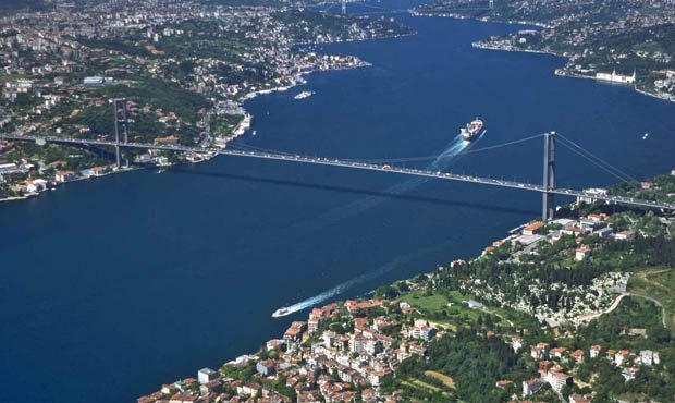 Туреччина закрила прохід російських військових кораблів через Босфор 