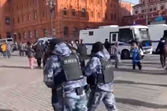 Протести у Росії. В Москві заспівали гімн України (відео)