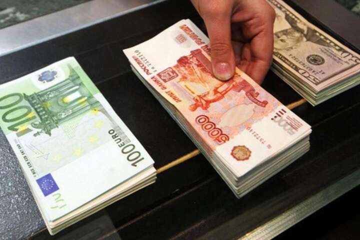 Російський рубль сьогодні знову обвалився