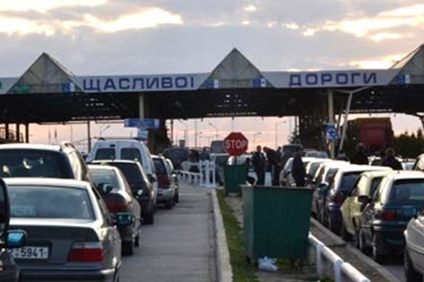 Пограничники не советуют покидать Украину через Польшу. Названы альтернативные маршруты
