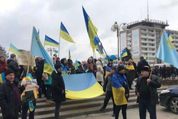 СБУ: Окупанти готують в Мелітополі проплачену акцію за Росію