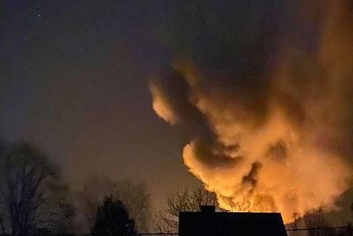 У Луцьку рятувальники погасили пожежу на обстріляній нафтобазі