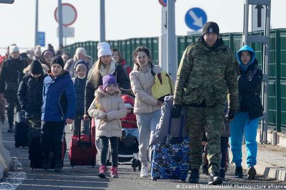 Біженцями стала майже десята частина населення України