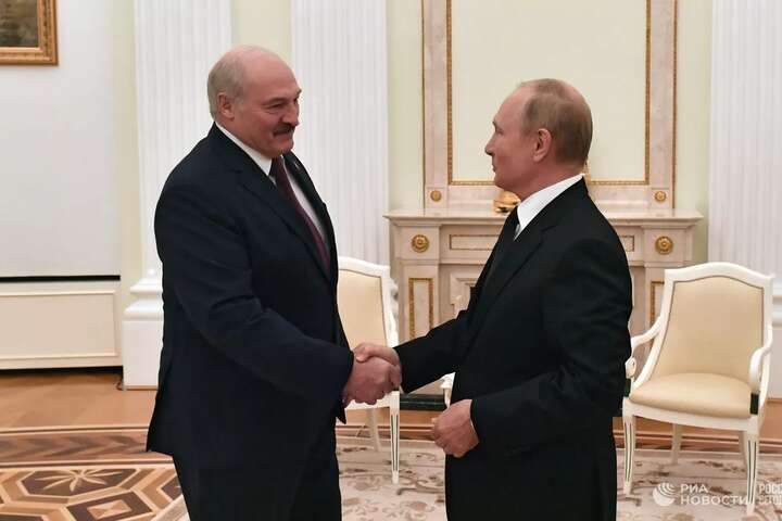 Путін розповів Лукашенку, як тепер треба називати війну в Україні